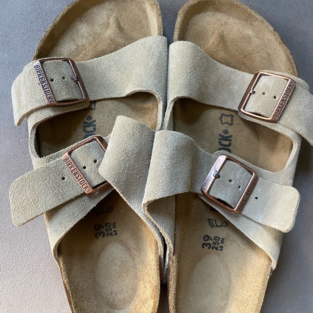 New Arizona Birkenstocks taupe suede size 39